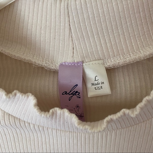 Francesca’s Women’s Cream Turtleneck Body Suit Size L - Picture 3 of 3